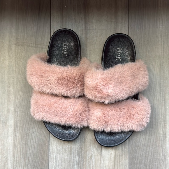 Slippers - Picture 1 of 1